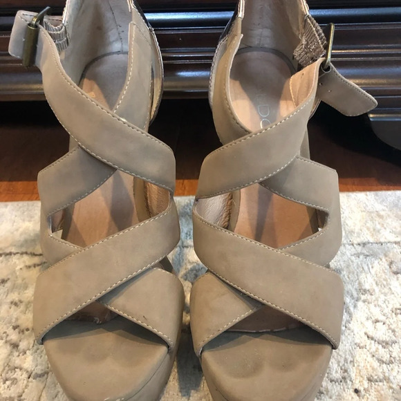Aldo Tan Heels - Picture 5 of 7